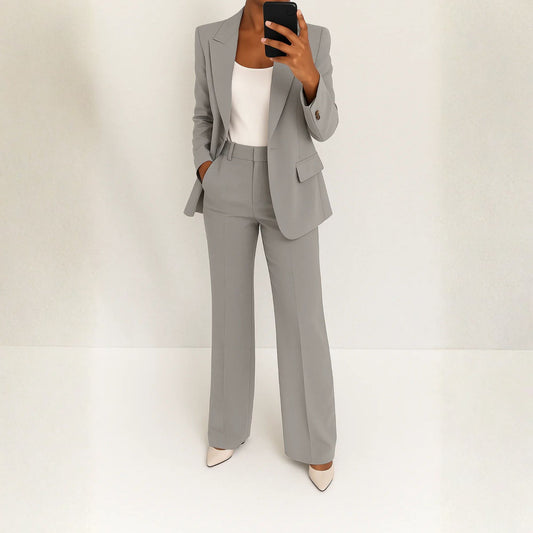 Tailleur-pantalon deux pièces ajusté